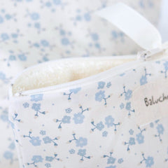 Petite trousse fleurs bleues fond beige