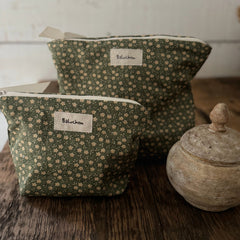 Sac à cosmétique matelassé verte fleurie